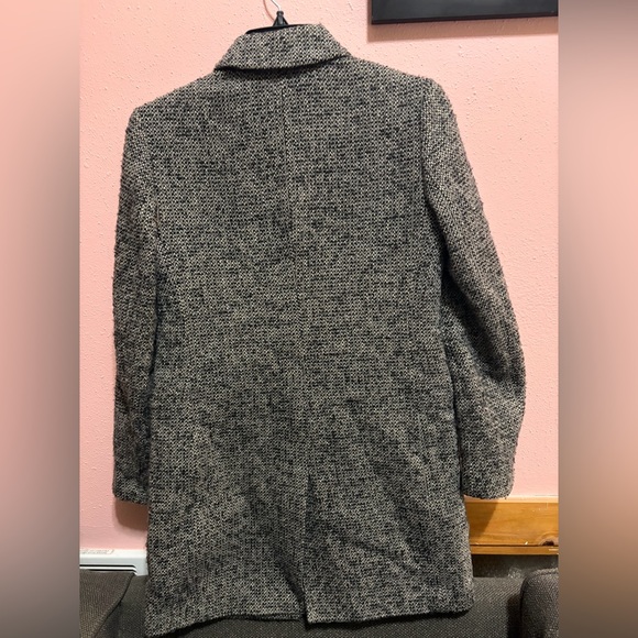 J.Crew Women's Lightweight Tweed Topcoat in grey and white. Size 2 - Picture 2 of 3